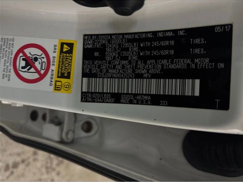 Used 2017 Toyota Highlander XLE AWD/4WD image 27