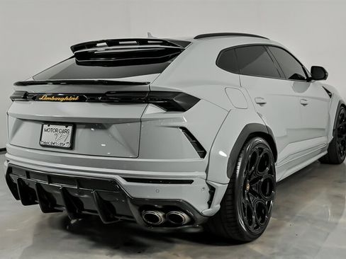 Used 2022 Lamborghini Urus AWD/4WD image 10