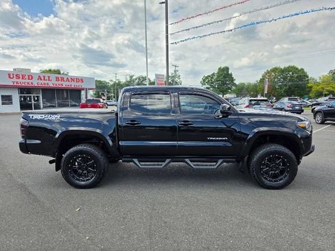 Used 2022 Toyota Tacoma TRD Sport AWD/4WD image 8