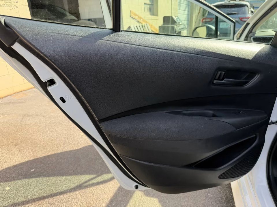 Used 2022 Toyota Corolla LE FWD image 17