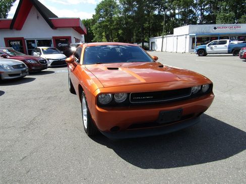 Used 2011 Dodge Challenger RWD image 9