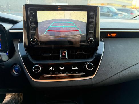 Used 2021 Toyota Corolla LE image 16