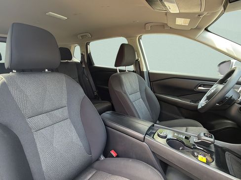 Used 2024 Nissan Rogue SV AWD/4WD image 29