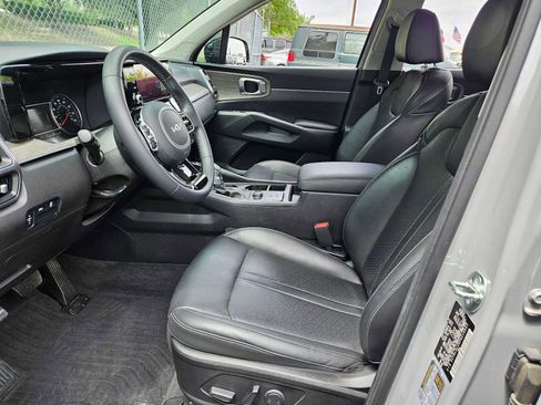 Used 2023 Kia Sorento S image 16