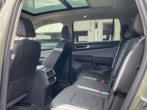 Certified 2025 Volkswagen Atlas Peak Edition SE AWD/4WD image 18