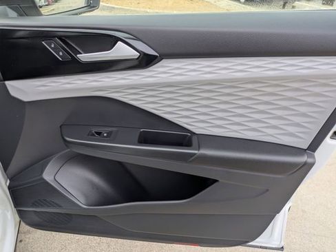 Used 2023 Volkswagen Taos S image 31