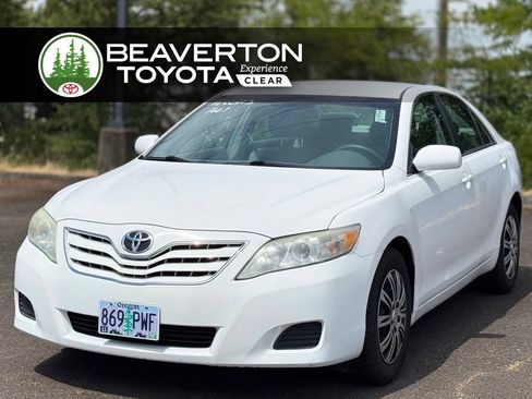 Used 2011 Toyota Camry LE FWD image 1