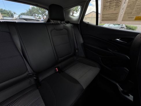 Used 2025 Chevrolet Trax LT FWD image 37
