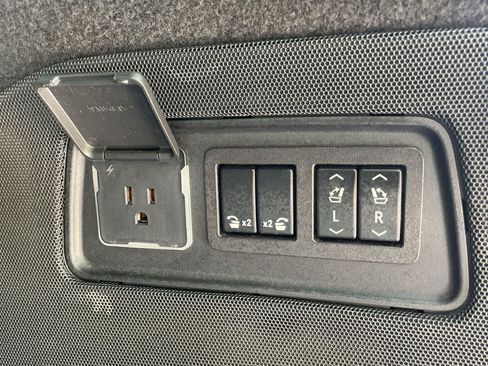 Used 2023 Cadillac Escalade V AWD/4WD image 18