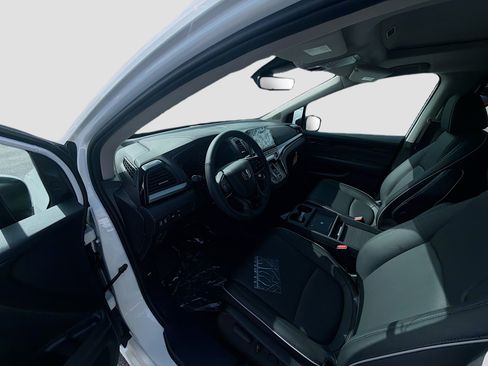 New 2026 Honda Odyssey Touring image 9