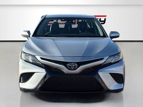 Used 2020 Toyota Camry SE FWD image 2