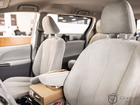 Used 2012 Toyota Sienna LE FWD image 17
