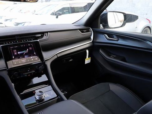 New 2025 Jeep Grand Cherokee Altitude AWD/4WD image 24