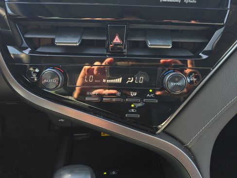 Used 2022 Toyota Camry SE w/ Audio Upgrade Package FWD image 20