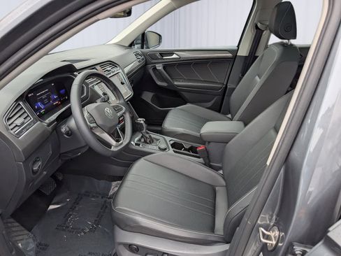 Used 2023 Volkswagen Tiguan SE image 12