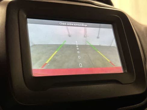 Used 2019 Jeep Renegade Latitude FWD image 23