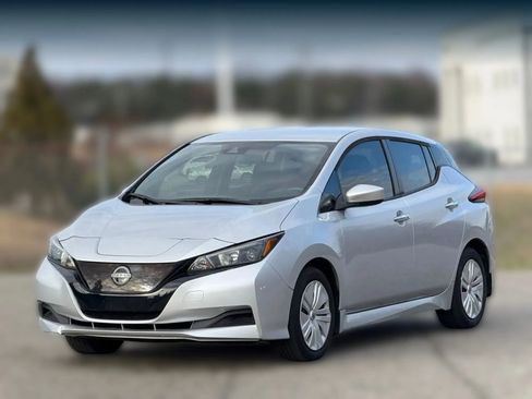 Used 2023 Nissan Leaf S image 6