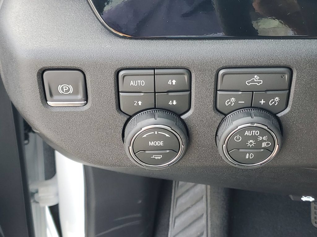 Used 2026 Chevrolet Silverado 1500 RST w/ Convenience Package II AWD/4WD image 18