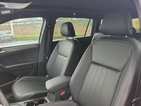 Used 2023 Volkswagen Tiguan SE R-Line FWD image 21