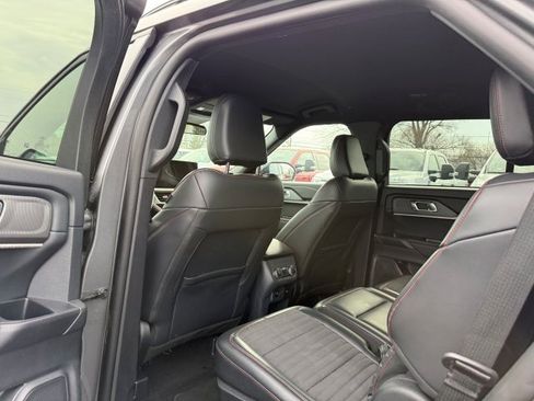 Used 2025 Ford Explorer ST-Line w/ ST-Line Street Pack AWD/4WD image 17