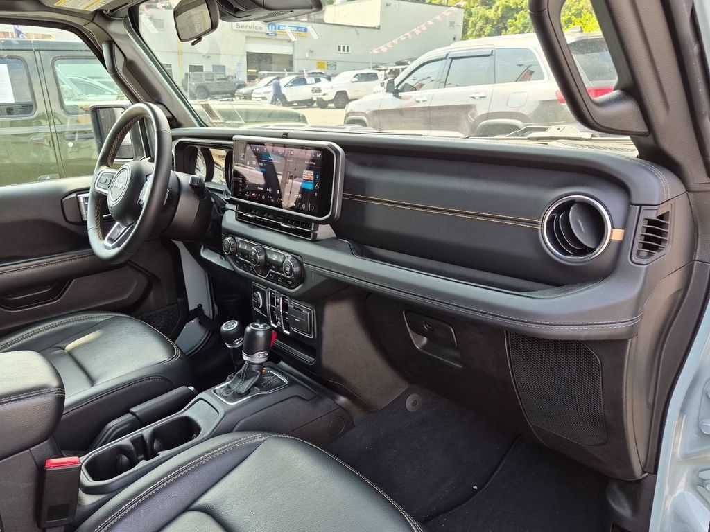 Used 2024 Jeep Wrangler Unlimited Sahara w/ Safety Group AWD/4WD image 23
