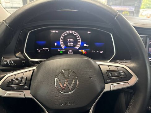 Used 2024 Volkswagen Jetta SE FWD image 4