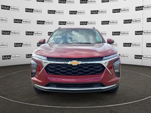 Used 2025 Chevrolet Trax LT w/ LT Convenience Package image 8