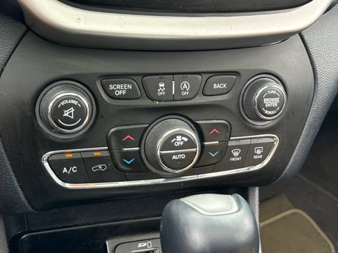 Used 2015 Jeep Cherokee Limited w/ Technology Group AWD/4WD image 26