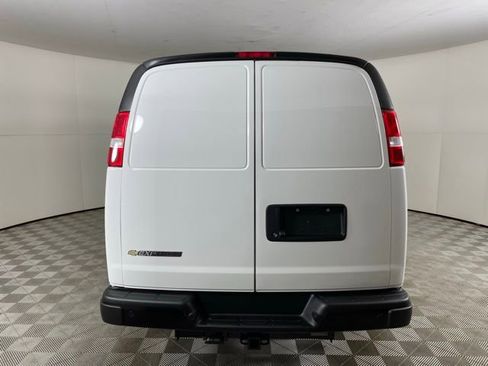 New 2025 Chevrolet Express 3500 Work Van w/ Driver Convenience Package image 7