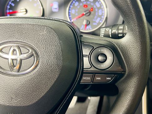 Used 2020 Toyota RAV4 XLE w/ Convenience Package FWD image 17