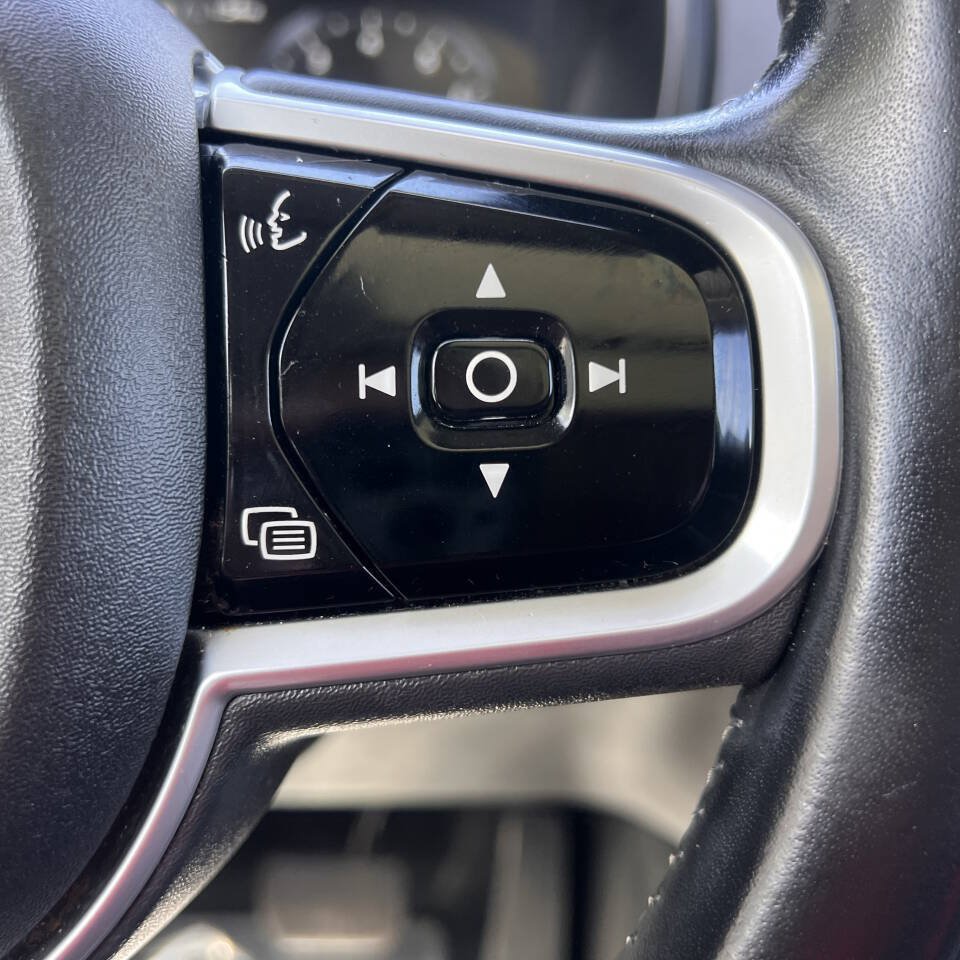 Used 2017 Volvo XC90 T6 Momentum w/ Vision Package AWD/4WD image 17