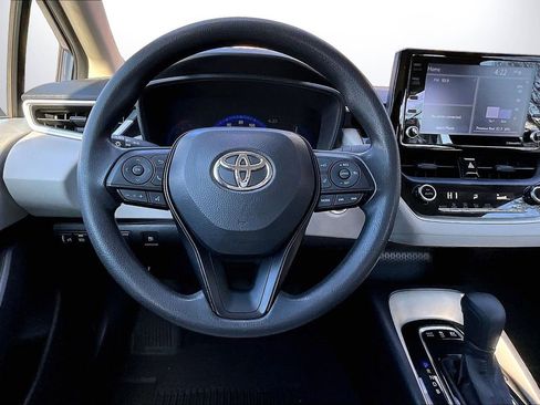 Used 2022 Toyota Corolla LE image 11
