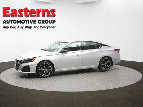Used 2023 Nissan Altima 2.5 SR FWD image 54