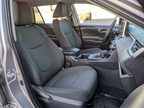 Used 2025 Toyota RAV4 XLE image 28