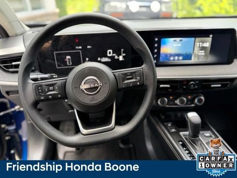 Used 2025 Nissan Kicks SV AWD/4WD image 19