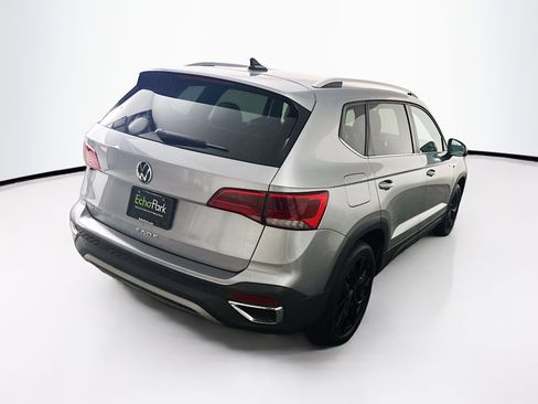 Used 2024 Volkswagen Taos SE image 9