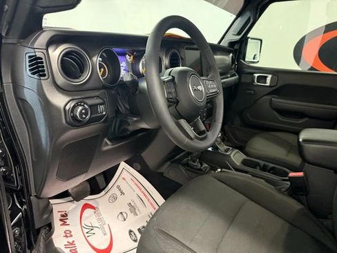 Used 2023 Jeep Gladiator Sport image 12