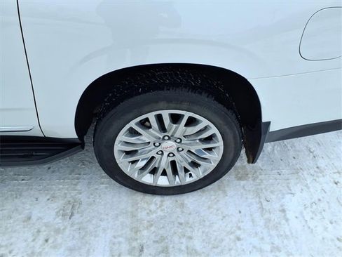Used 2024 GMC Yukon XL SLT w/ SLT Premium Package image 21