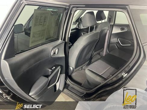 Used 2025 Kia Soul LX FWD image 10