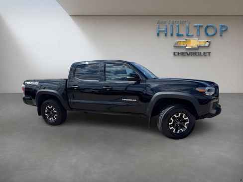 Used 2020 Toyota Tacoma TRD Off-Road w/ TRD Premium Off Road Package AWD/4WD image 3
