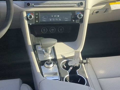 Used 2025 Genesis G70 2.5T RWD image 16