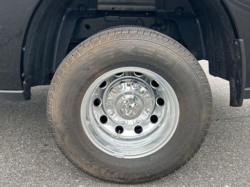 Used 2025 RAM 3500 Laramie AWD/4WD image 11