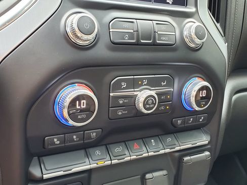Used 2021 GMC Sierra 1500 SLT w/ SLT Convenience Package AWD/4WD image 29