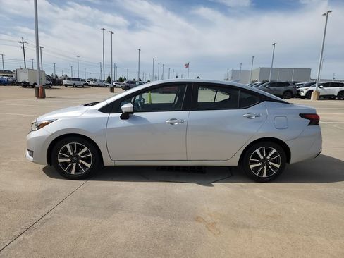Used 2025 Nissan Versa SV image 8