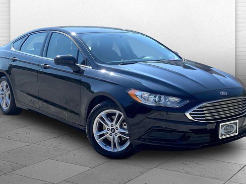 Used 2018 Ford Fusion SE w/ Fusion SE Technology Package FWD image 1