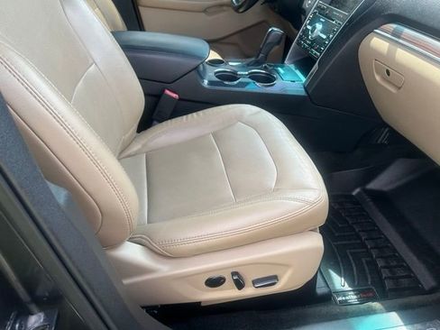 Used 2016 Ford Explorer Limited image 9