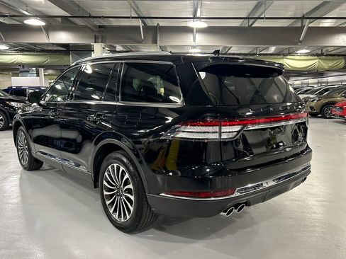 Used 2024 Lincoln Aviator AWD w/ Premium Package image 4