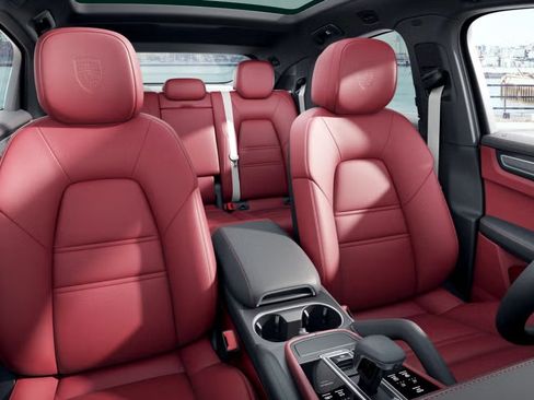 Used 2022 Porsche Cayenne Platinum Edition image 5