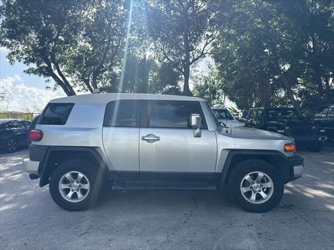 Used 2007 Toyota FJ Cruiser 4WD image 7