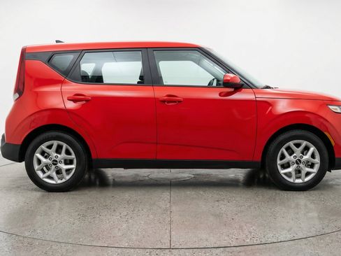 Used 2025 Kia Soul LX w/ LX Technology Package FWD image 11